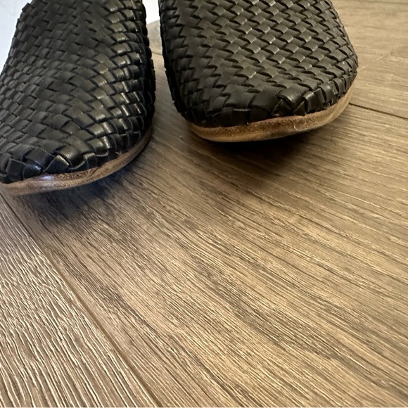 Universal Thread Elora Mules - Picture 2 of 5